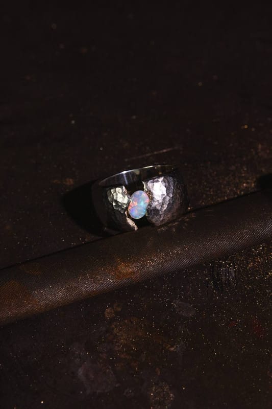Anello in argento 925 con opale etiope taglio cabochon