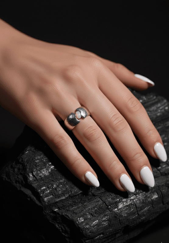 Anello in argento 925 con opale etiope taglio cabochon
